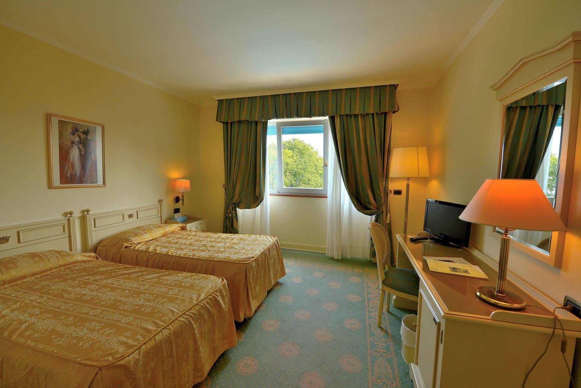 Hotel Savoy Palace